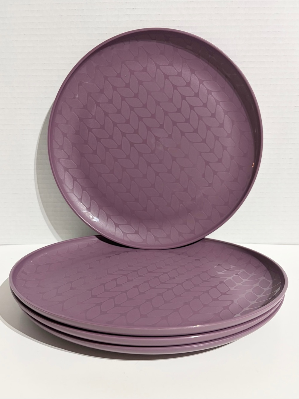 Set 4 Mainstays 10.5” Interwoven Etched Plastic Dinner Plate Purple Plates NEW